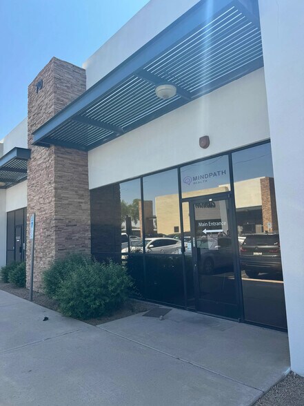 70 N McClintock Dr, Chandler, AZ à vendre - Photo du bâtiment - Image 2 de 4