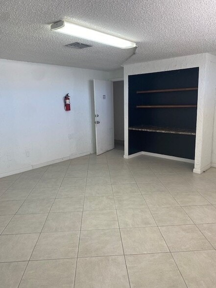 5800 Houchin St, Naples, FL for lease - Building Photo - Image 3 of 14