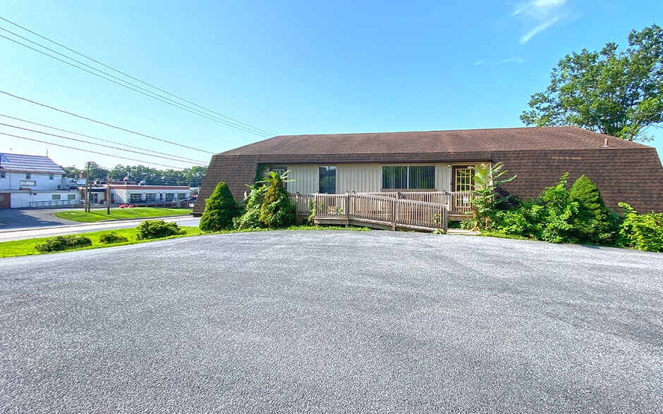 550 N Mountain Rd, Harrisburg, PA for lease - Building Photo - Image 3 of 17