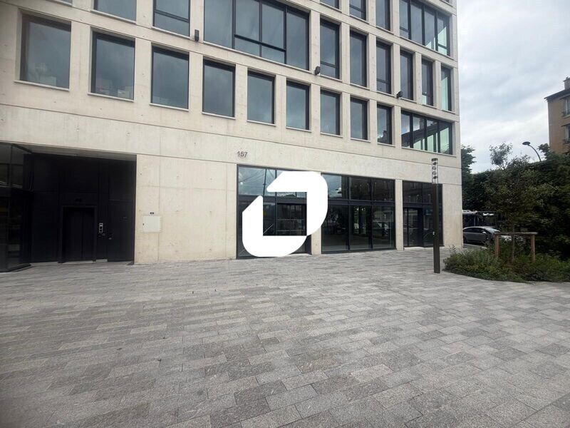 Retail in Villejuif for lease Building Photo- Image 1 of 6