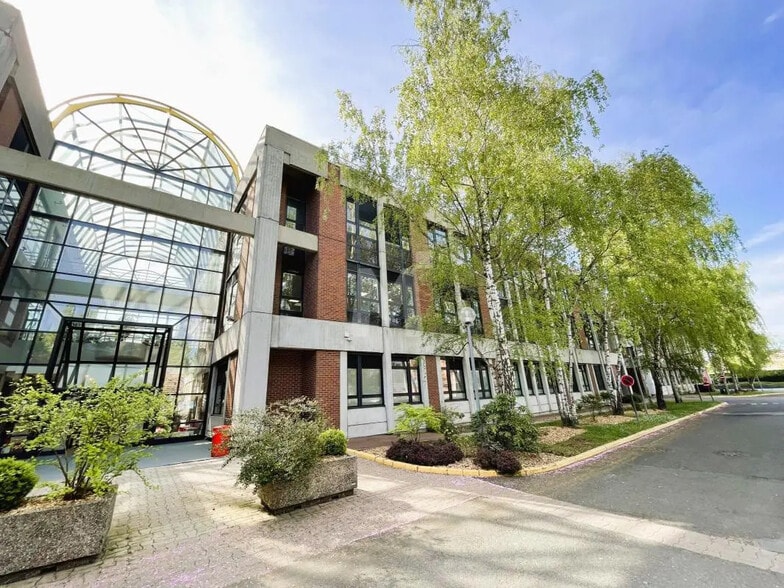 Office in Évry-Courcouronnes for lease - Building Photo - Image 2 of 16