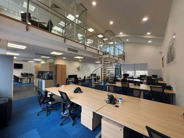 Brooklands Rd, Weybridge à vendre - Photo du bâtiment - Image 2 de 3