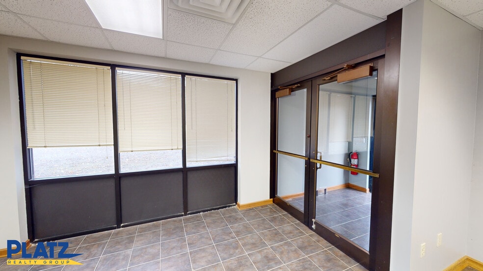 170 Duquesne St, Columbiana, OH for lease - Interior Photo - Image 2 of 19