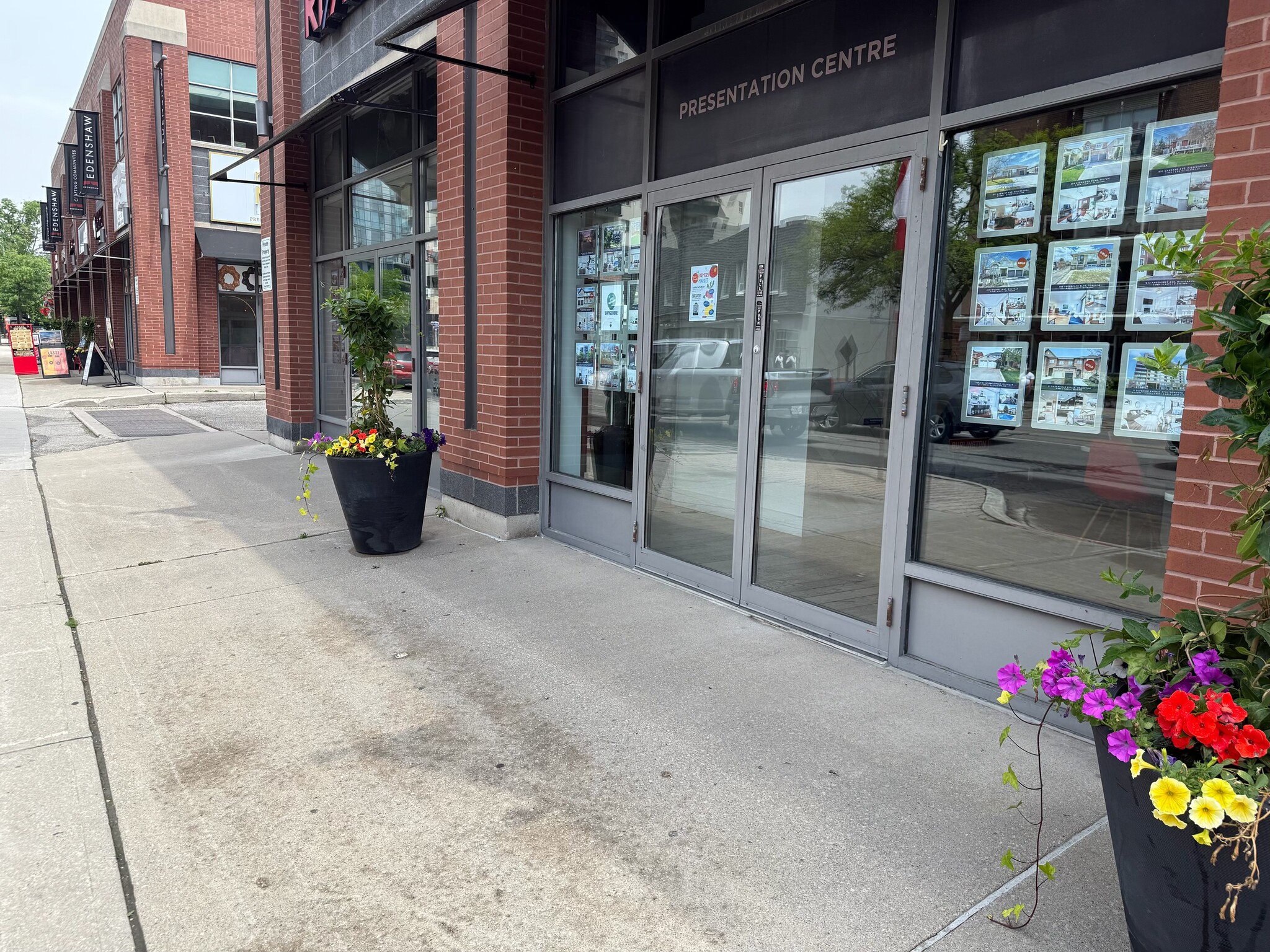 125 Lakeshore Rd E, Mississauga, ON for lease Primary Photo- Image 1 of 14