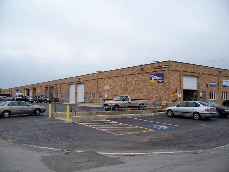 9003-9011 Odell Ave, Bridgeview, IL à louer - Photo du bâtiment - Image 1 de 2