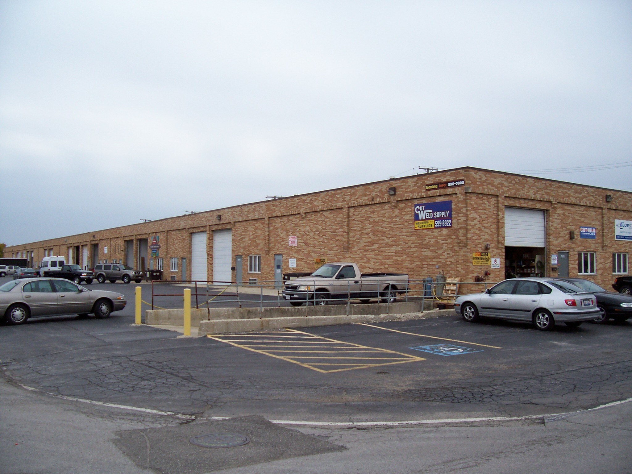 9003-9011 Odell Ave, Bridgeview, IL à louer Photo du bâtiment- Image 1 de 3
