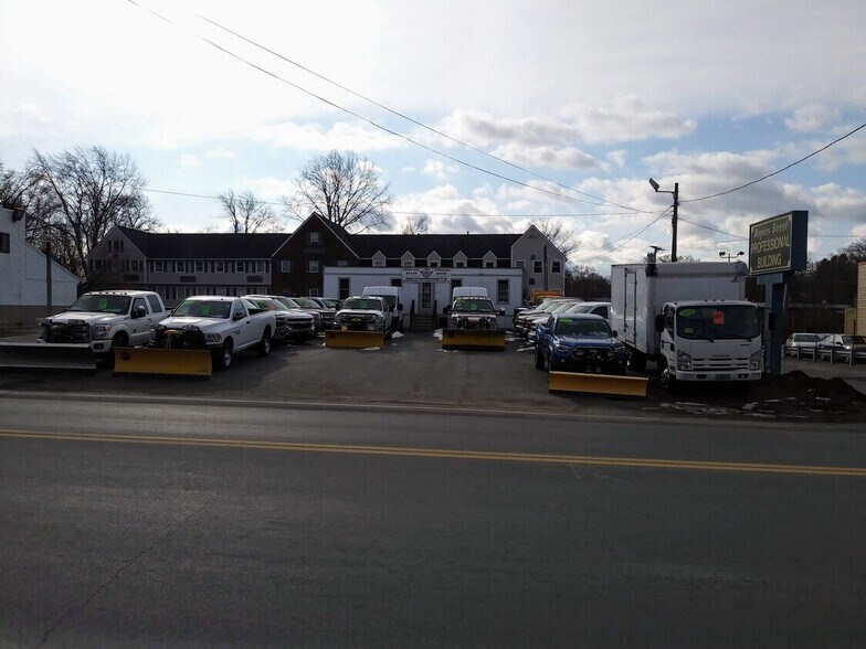 639 Rogers St, Lowell, MA à vendre - Photo du bâtiment - Image 2 de 2