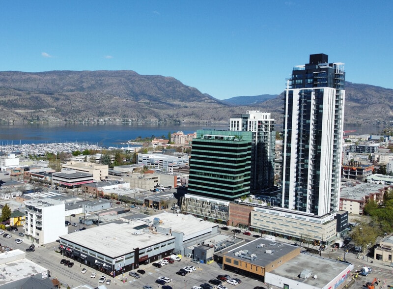 591 Bernard Av, Kelowna, BC for sale - Building Photo - Image 2 of 5