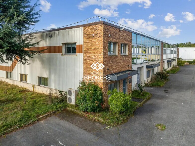 Industrial in Les Ulis for lease - Building Photo - Image 2 of 13