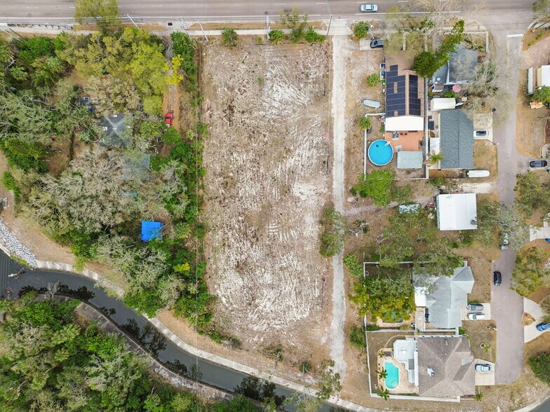 5306 73rd Way N, Saint Petersburg, FL à vendre - Photo du bâtiment - Image 2 de 5