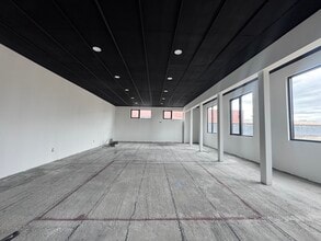 342 Scholes St, Brooklyn, NY for lease Interior Photo- Image 2 of 5