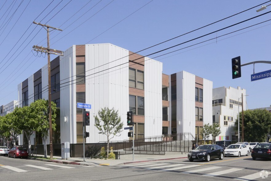 2100 Sawtelle Blvd, Los Angeles, CA à louer - Photo du bâtiment - Image 1 de 4