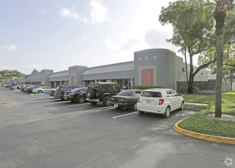1701-1923 NW 82nd Ave, Miami, FL for lease - Building Photo - Image 3 of 7