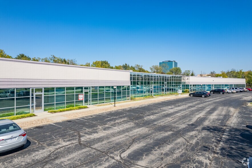 7810-7900 NW 100th St, Kansas City, MO à louer - Photo du bâtiment - Image 2 de 19
