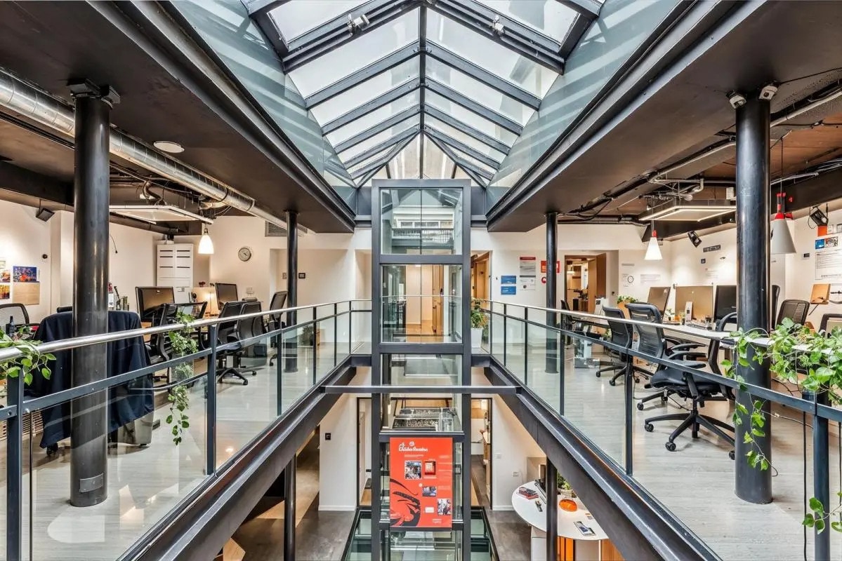 Office in Paris for sale Building Photo- Image 1 of 9