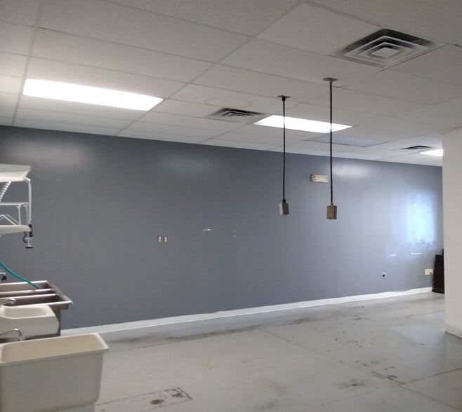 8918 W 21st St, Wichita, KS for lease - Interior Photo - Image 2 of 10