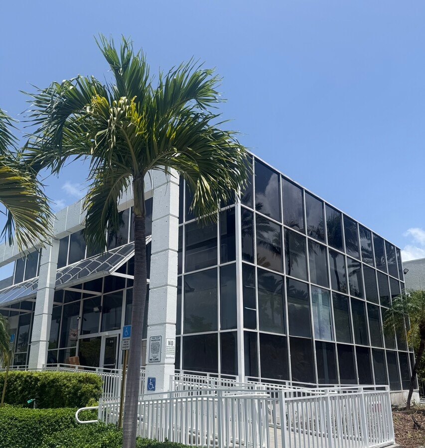 260 Crandon Blvd, Key Biscayne, FL 33149 - Unit A51 - - Interior Photo - Image 1 of 6