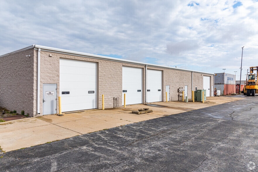 7180 E Reed Rd, Coal City, IL à louer - Photo du bâtiment - Image 1 de 11