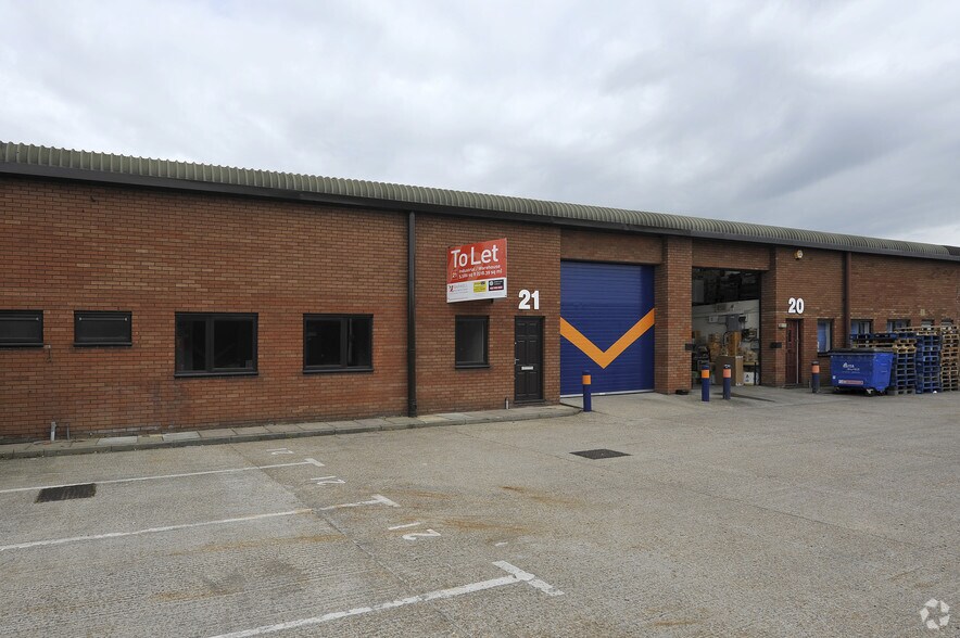 Leatherhead Rd, Chessington à louer - Photo du bâtiment - Image 3 de 10