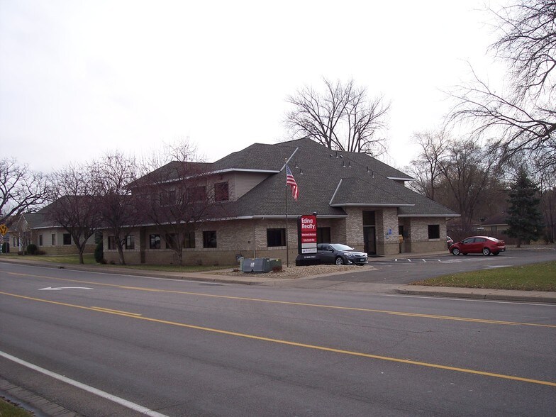 231 Main St, Elk River, MN à louer - Photo du bâtiment - Image 1 de 18