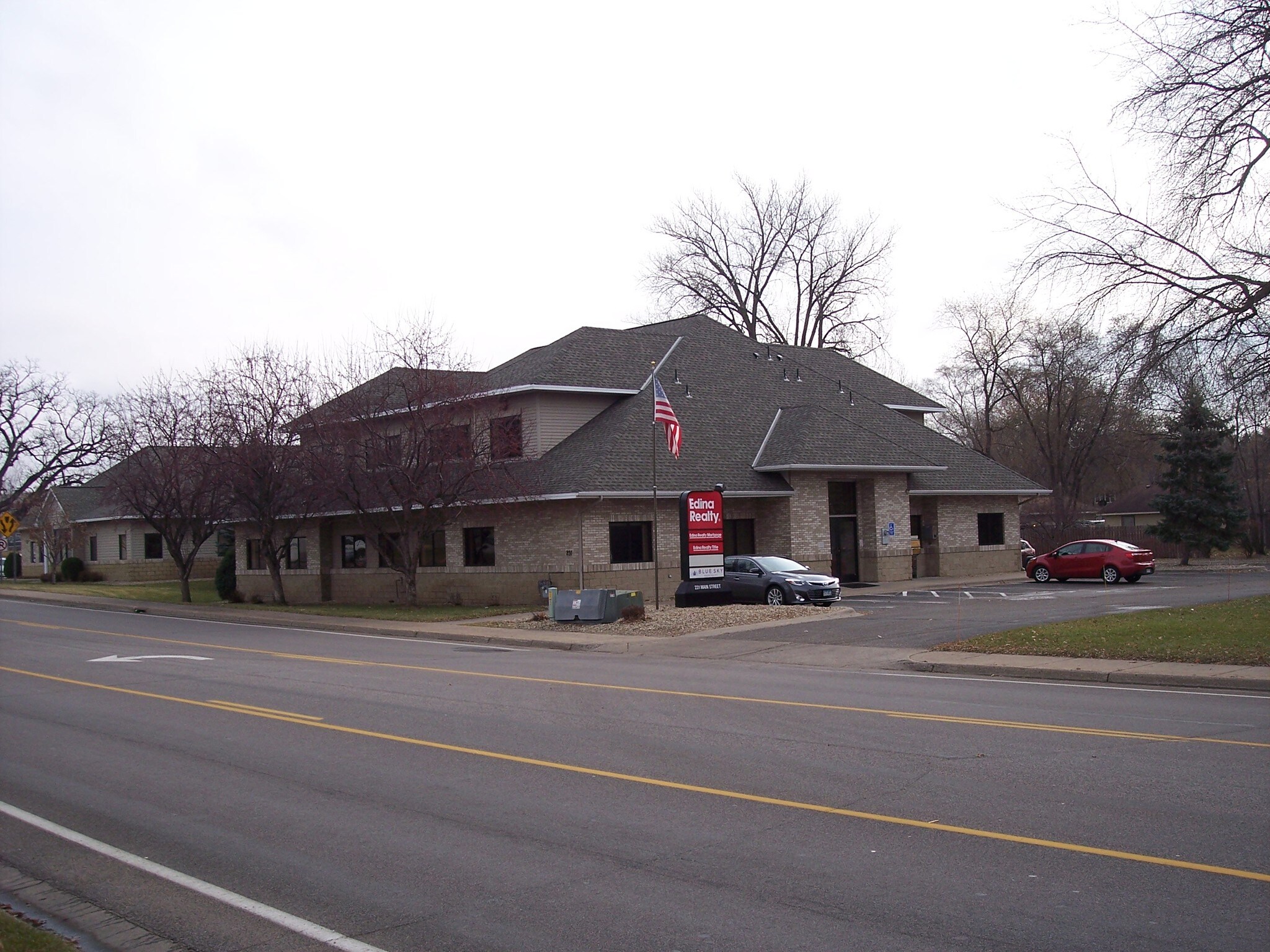 231 Main St, Elk River, MN à louer Photo du bâtiment- Image 1 de 19