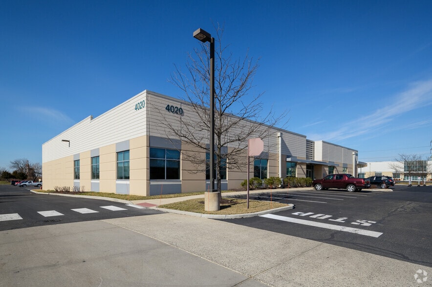 4020 S 26th St, Philadelphia, PA for lease - Building Photo - Image 2 of 4