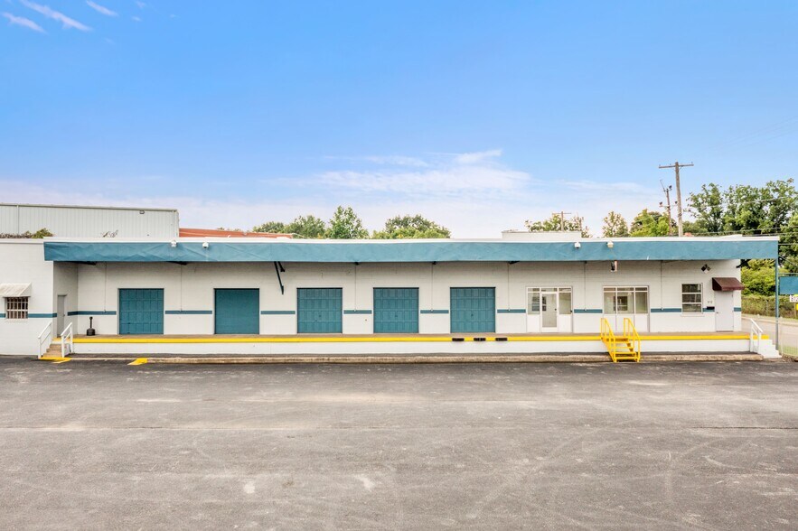 812 Dr Martin Luther King Jr Way, Gastonia, NC à vendre - Photo du bâtiment - Image 1 de 25