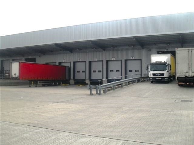 Bath Rd, West Drayton à louer - Photo du bâtiment - Image 2 de 5