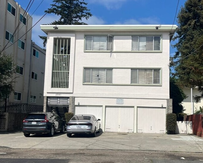 3541 Dimond Ave, Oakland, CA à vendre - Photo du bâtiment - Image 2 de 8