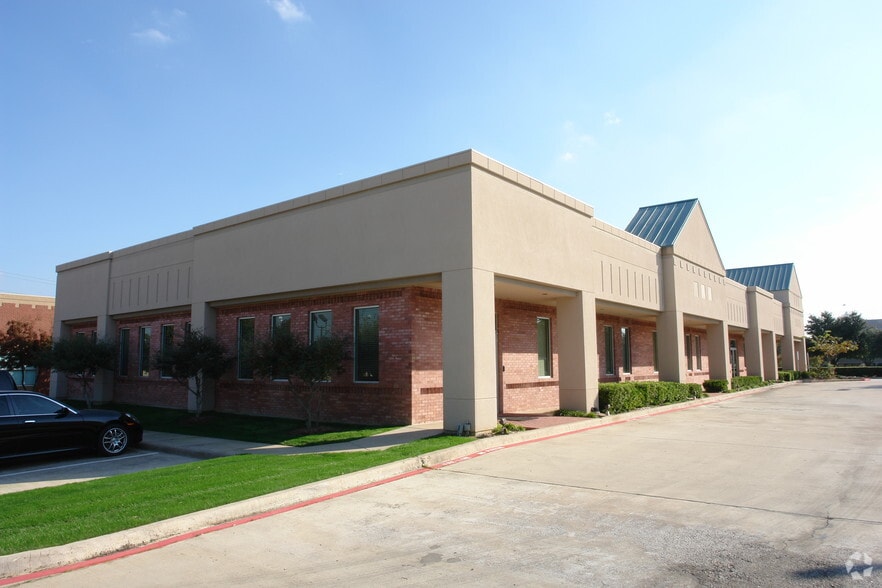 2225 Avenue J, Arlington, TX à vendre - Photo du bâtiment - Image 3 de 67