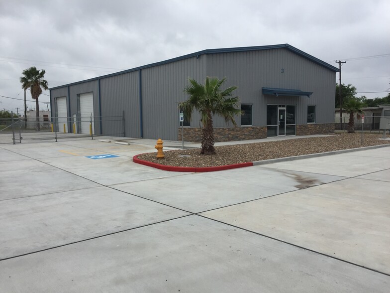 8233 Leopard St, Corpus Christi, TX for lease - Building Photo - Image 2 of 12