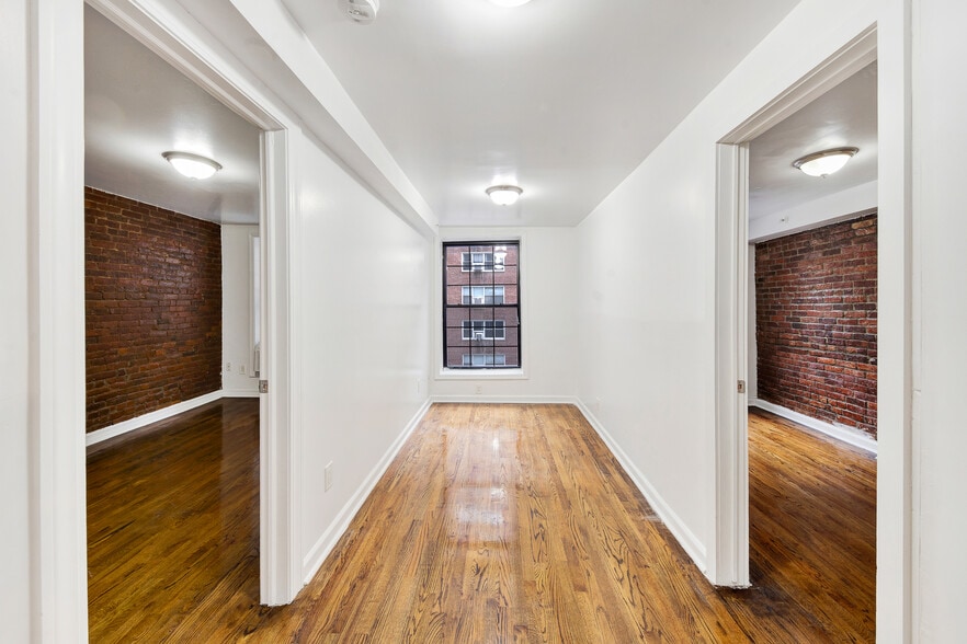 233 E 34th St, New York, NY for sale - Building Photo - Image 2 of 22