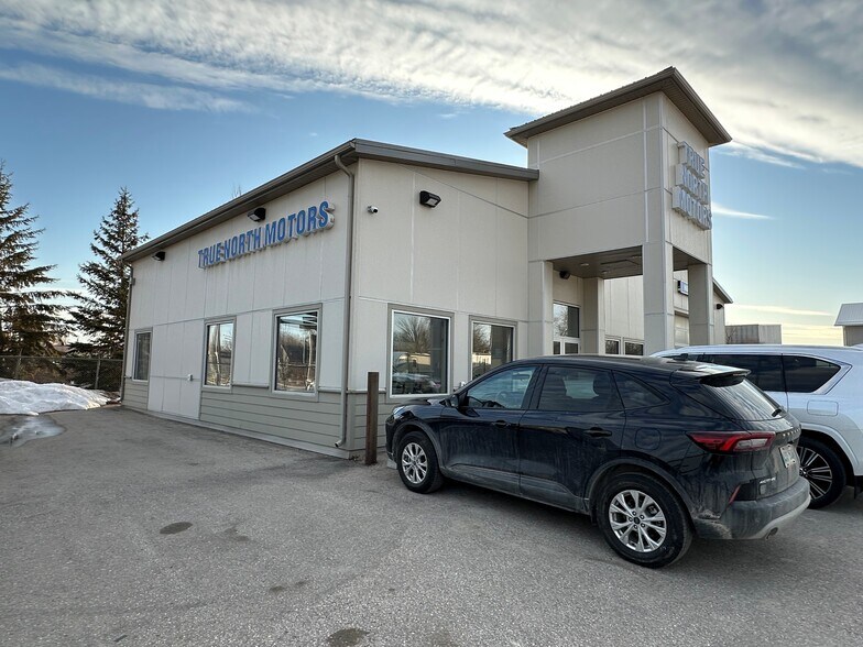 43 Main St, Selkirk, MB à vendre - Photo du bâtiment - Image 1 de 9