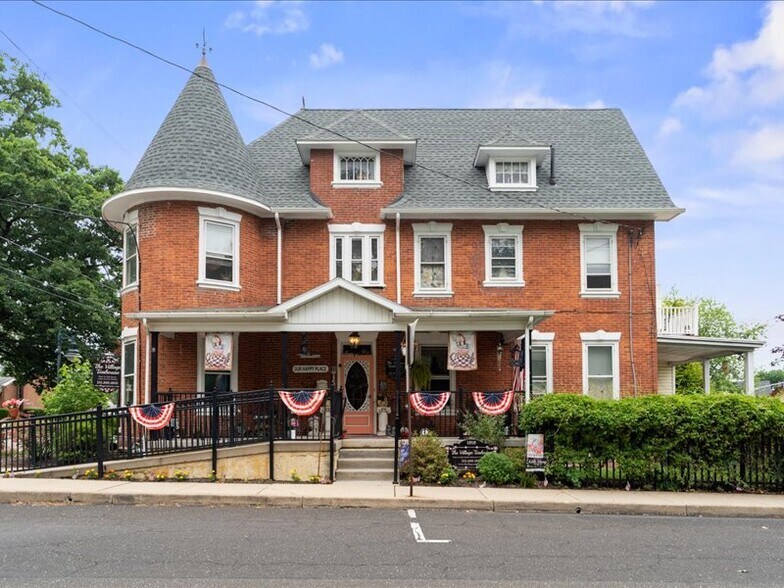 1919 W Point Pike, Lansdale, PA à vendre - Photo du bâtiment - Image 1 de 31