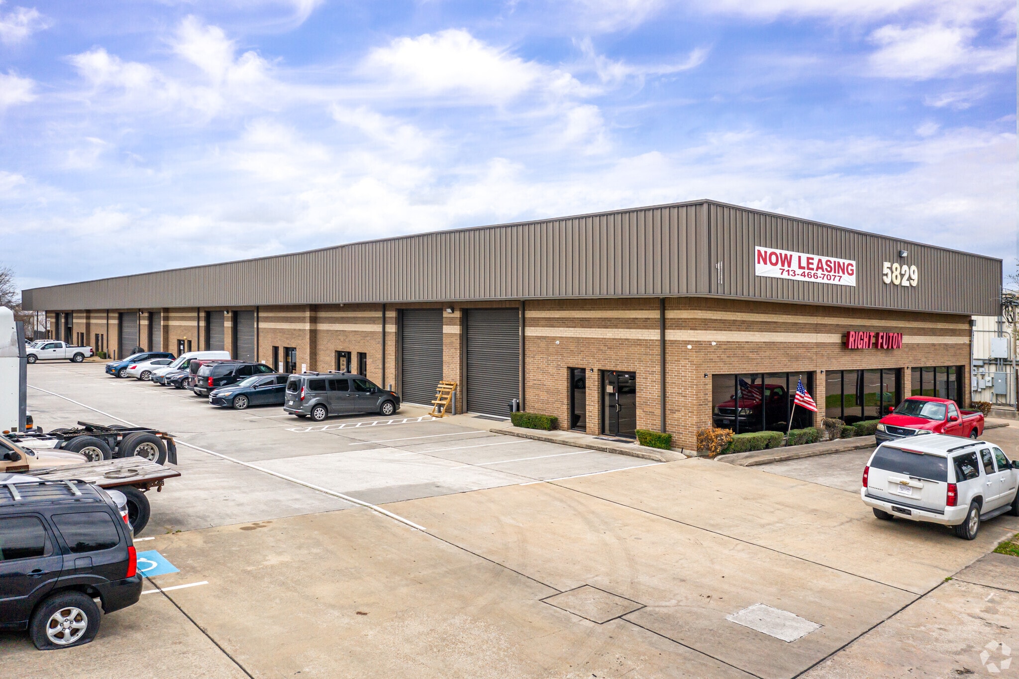 5829 W Sam Houston Pky N, Houston, TX for lease Primary Photo- Image 1 of 39