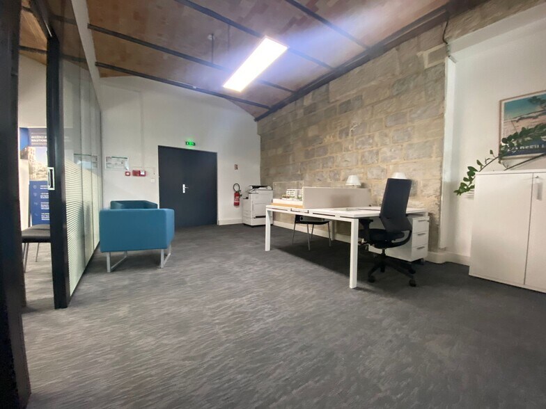 10 Place De La Joliette, Marseille for lease - Interior Photo - Image 3 of 10