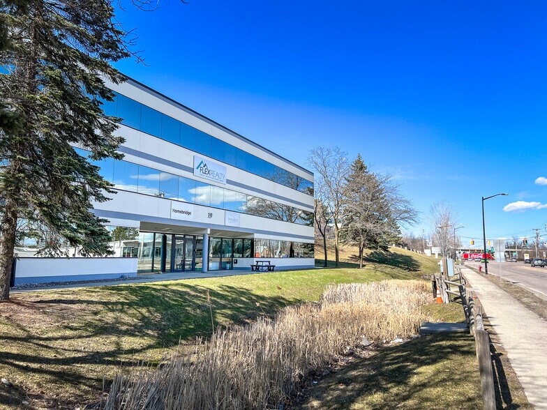 19 Theodore Roosevelt Hwy, Colchester, VT à vendre - Photo du bâtiment - Image 2 de 2