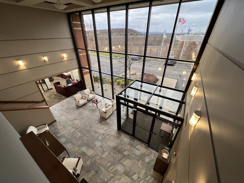 1 Empire Dr, Rensselaer, NY for lease - Interior Photo - Image 2 of 13