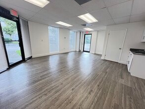 2201 Nw 30th Pl, Pompano Beach, FL for lease Interior Photo- Image 2 of 6