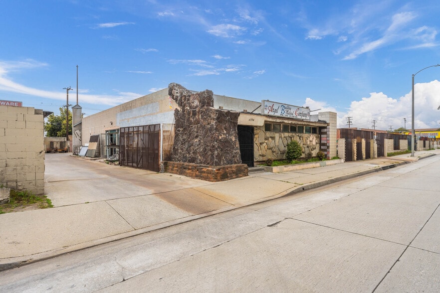 4754 Floral Dr, Los Angeles, CA for sale - Building Photo - Image 3 of 9