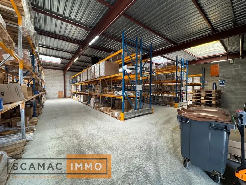 Industrial in Saint-Pierre-du-Perray for lease Interior Photo- Image 1 of 11