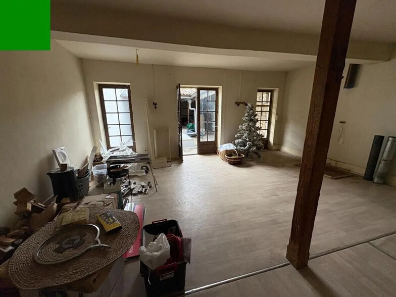 Local d'activités dans  à vendre - Photo du bâtiment - Image 1 de 4