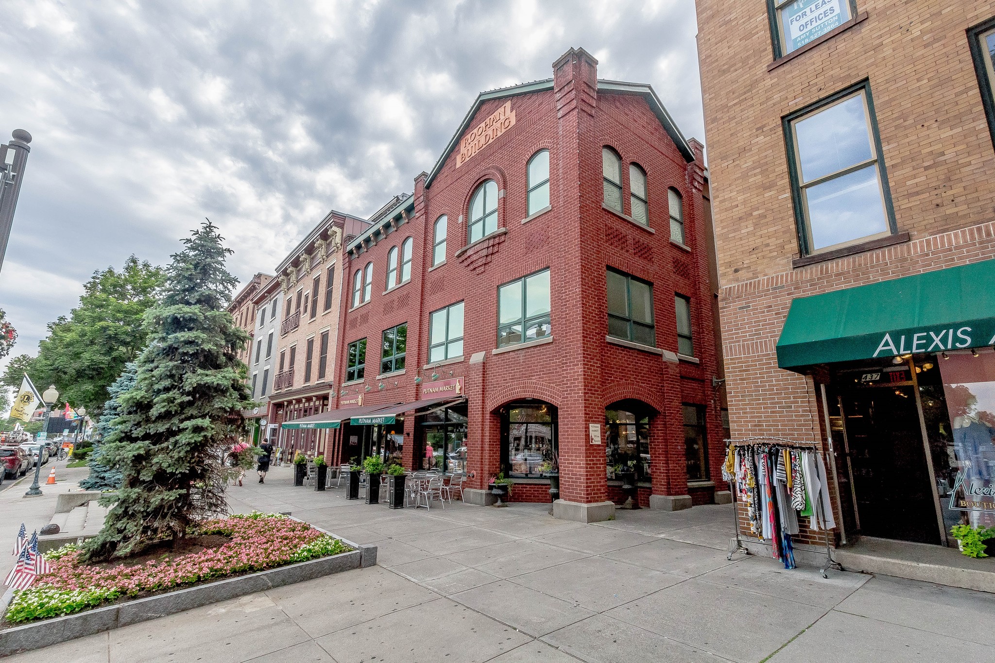 433 Broadway, Saratoga Springs, NY à vendre Photo du bâtiment- Image 1 de 1