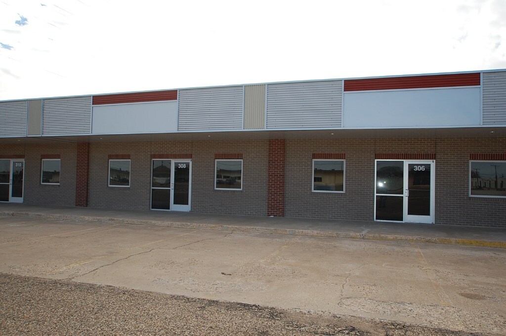 302-340 E 40th St, Lubbock, TX for lease Building Photo- Image 1 of 7