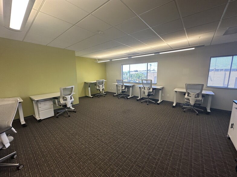 555 Price Ave, Redwood City, CA for lease - Building Photo - Image 3 of 4