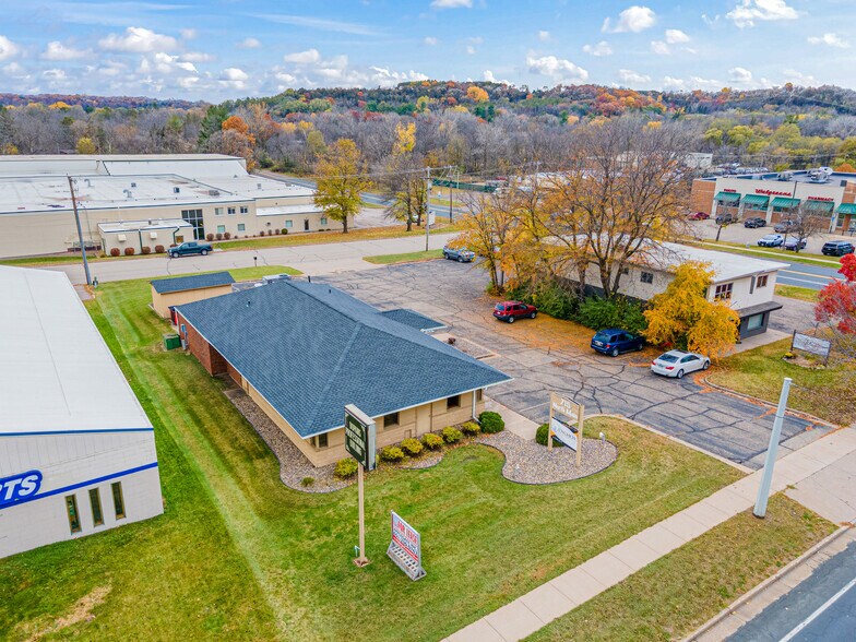 715 N Main St, River Falls, WI à vendre - Photo du bâtiment - Image 2 de 7