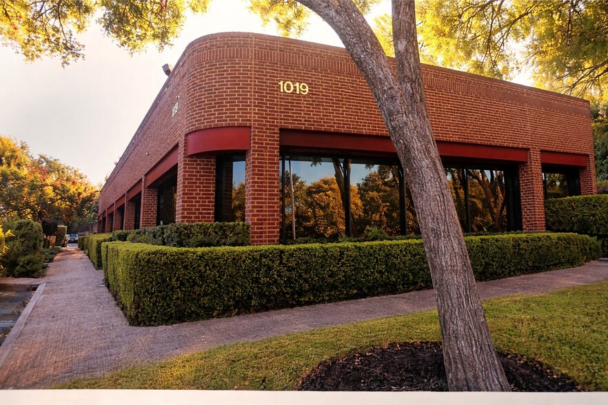 1019 N Parkway, San Antonio, TX 78232 Pky, San Antonio, TX à louer - Photo du bâtiment - Image 2 de 4