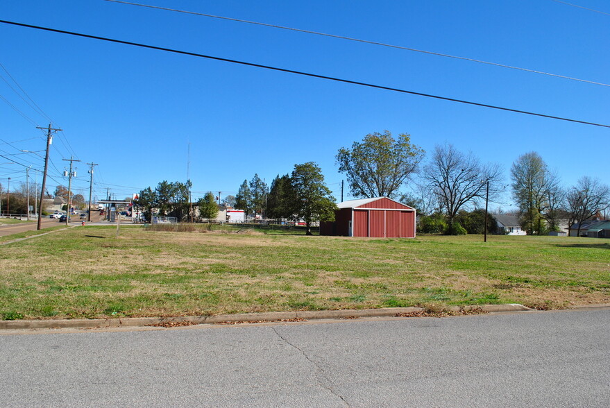 319 W Main St, Henderson, TN à vendre - Photo principale - Image 1 de 1