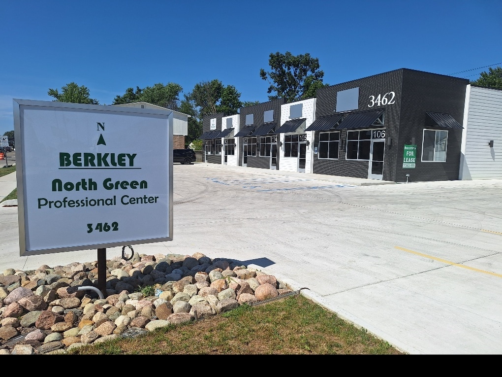 3462 Greenfield rd, Berkley, MI for lease Primary Photo- Image 1 of 42