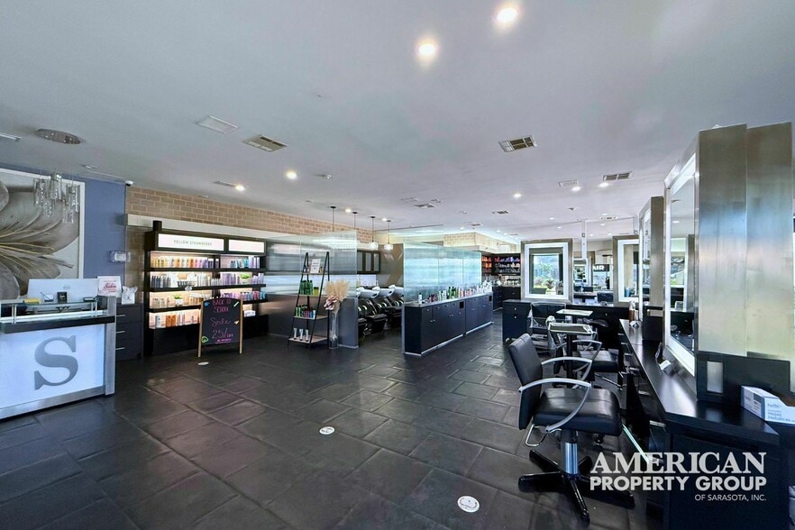 2345 Bee Ridge Rd, Sarasota, FL for sale - Building Photo - Image 3 of 26